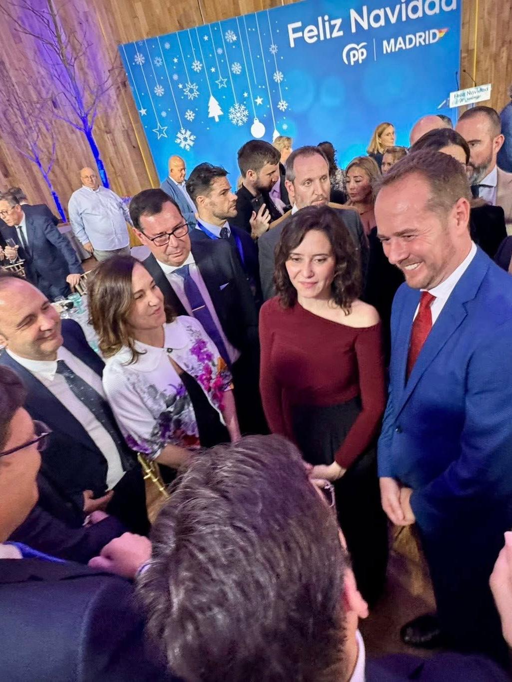 Roberto Marín Vergara junto a Isabel Díaz Ayuso en un acto del PP de Madrid