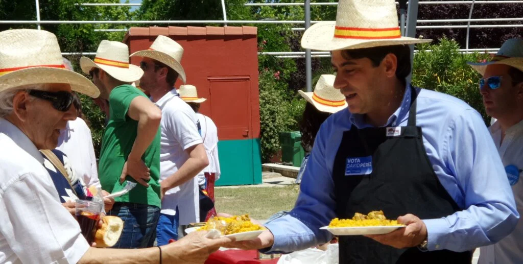 Más de mil vecinos han asistido hoy a la paella organizada por el Partido Popular