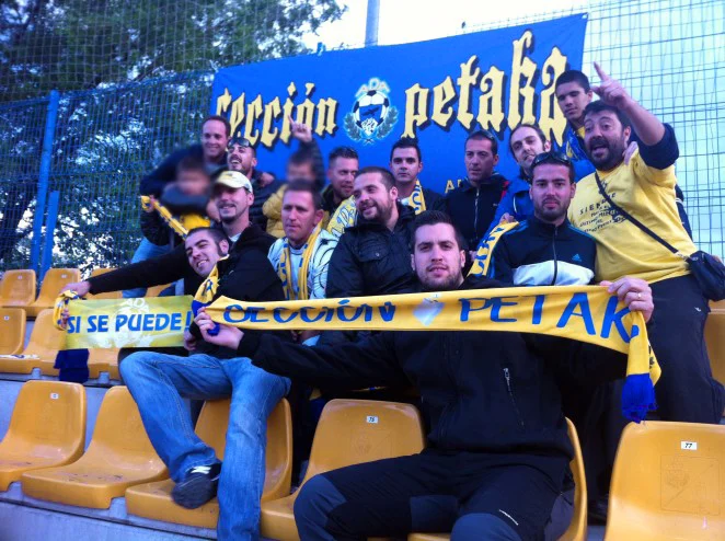 El PP exige la dimisión del portavoz de Ganar Alcorcón por su relación con hooligans