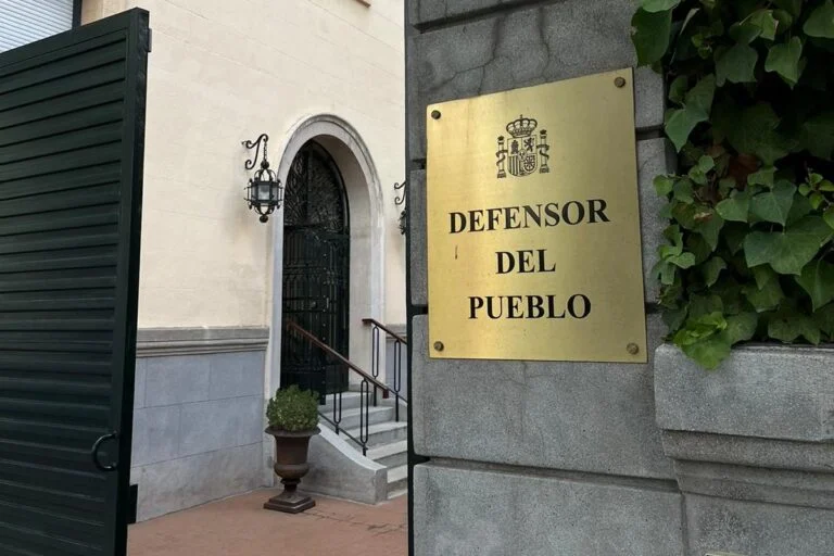EL DEFENSOR DEL PUEBLO DA “UN TIRÓN DE OREJAS” A LA ALCALDESA DE ALCORCÓN