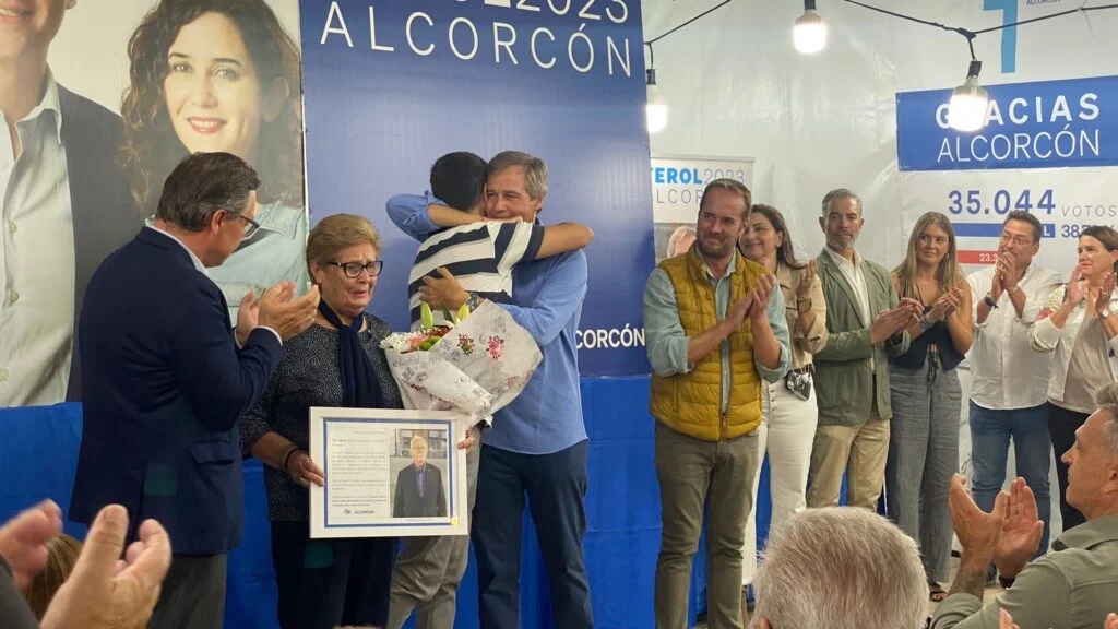 LOS AFILIADOS DEL PP DE ALCORCÓN RINDEN HOMENAJE A PEPE UGENA EN LA CELEBRACIÓN DEL “DÍA DEL AFILIADO”