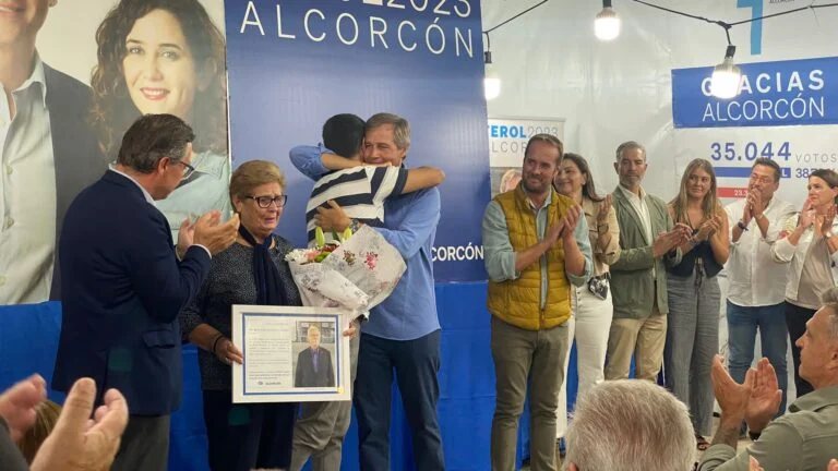 LOS AFILIADOS DEL PP DE ALCORCÓN RINDEN HOMENAJE A PEPE UGENA EN LA CELEBRACIÓN DEL “DÍA DEL AFILIADO”