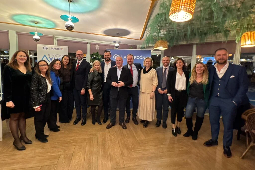 El Partido Popular de Alcorcón celebra su tradicional encuentro navideño reafirmando su compromiso político y social con la …