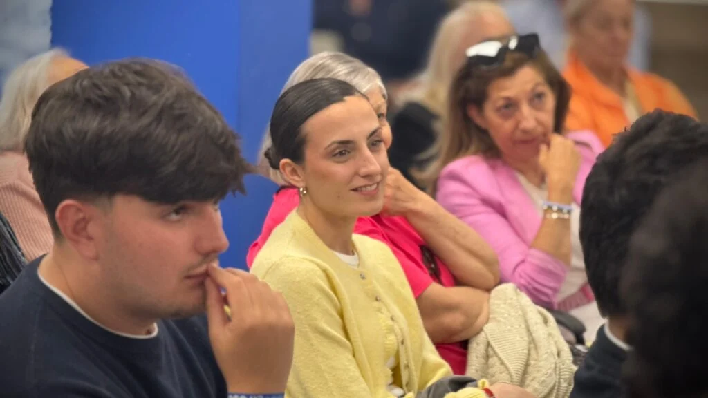 “No contaban con las madres” llega a la sede del PP de Alcorcón de la mano de su autora, Nuria Coronado