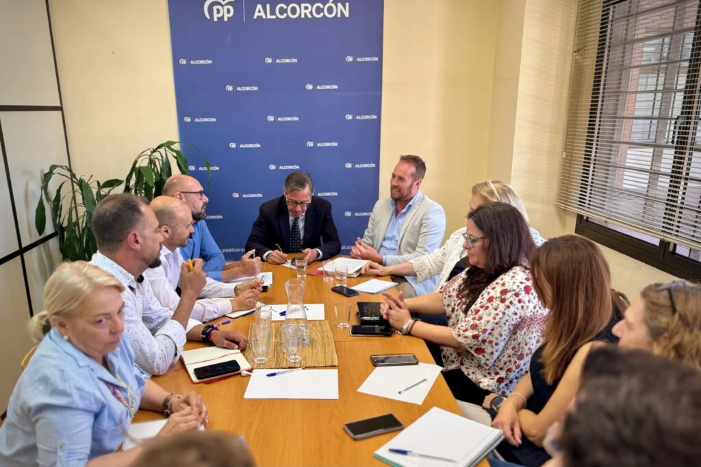 Alfonso Serrano en Alcorcón: “La ciudad está paralizada por un gobierno socialista en descomposición”