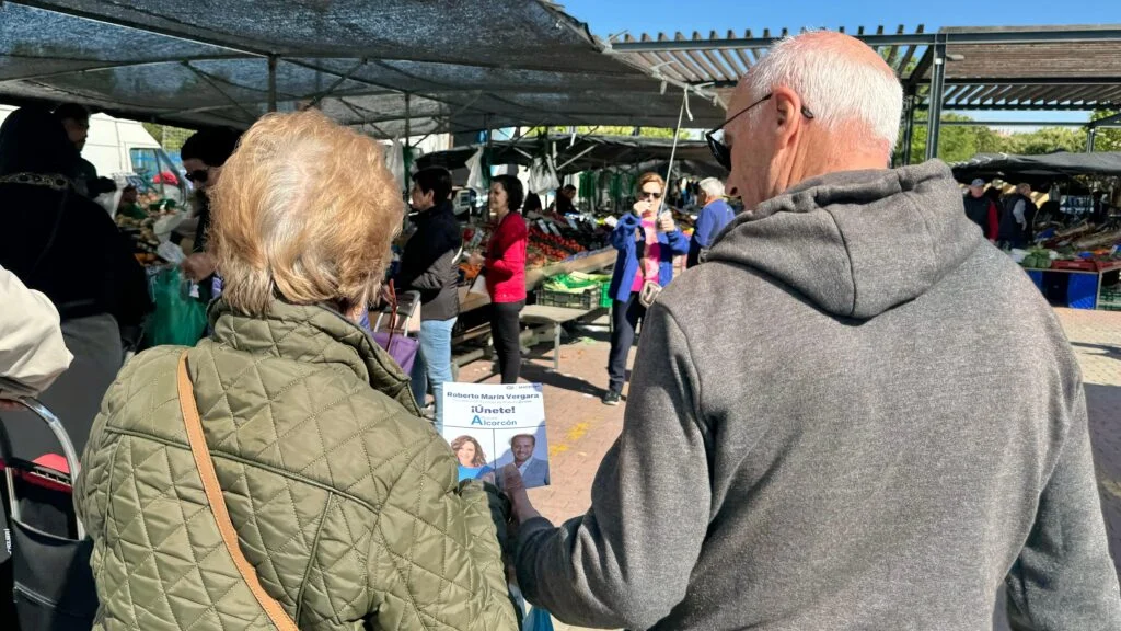 El PP propone baños, sombras y food trucks para modernizar los mercadillos de Alcorcón