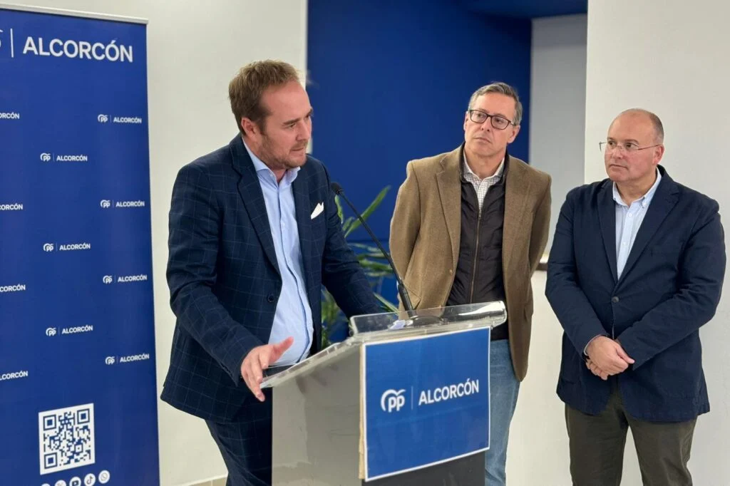 Roberto Marín Vergara lidera la defensa de los vecinos de Alcorcón frente al “tasazo de basuras” con el apoyo de Miguel Tell…