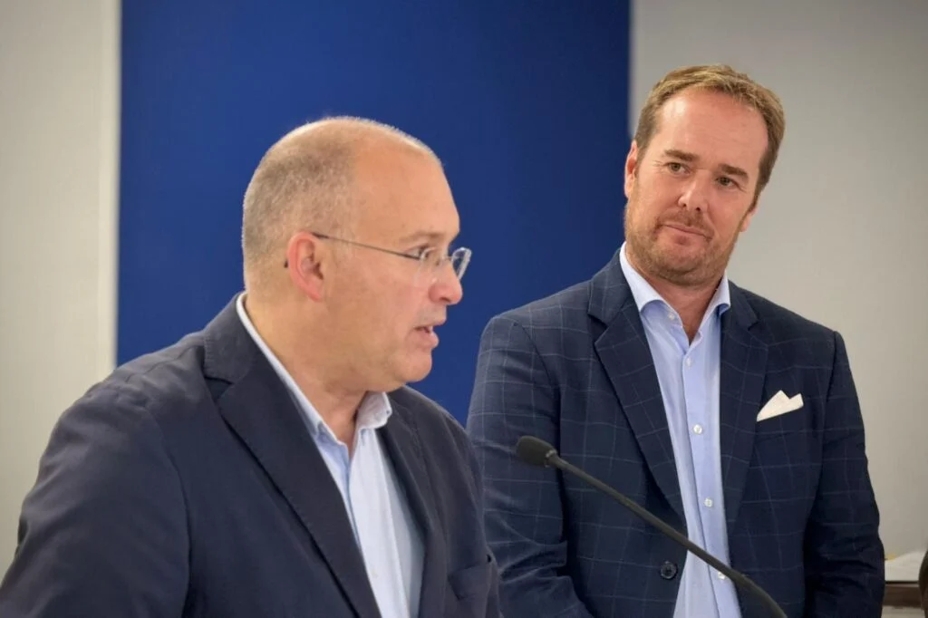 Roberto Marín Vergara lidera la defensa de los vecinos de Alcorcón frente al “tasazo de basuras” con el apoyo de Miguel Tell…