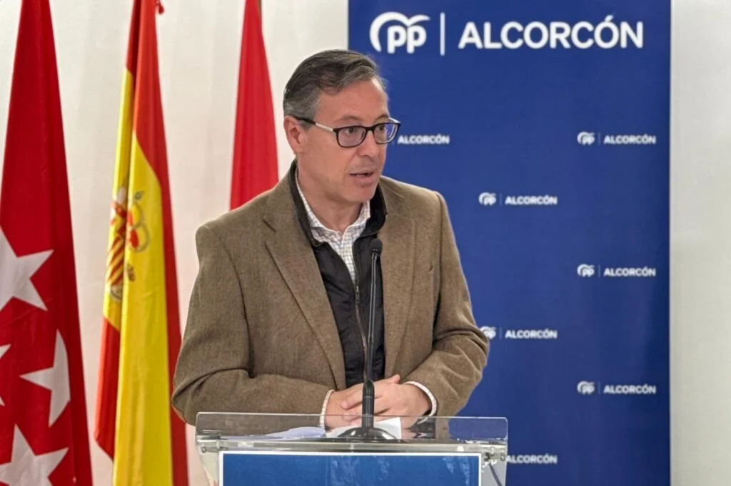 Roberto Marín Vergara lidera la defensa de los vecinos de Alcorcón frente al “tasazo de basuras” con el apoyo de Miguel Tell…