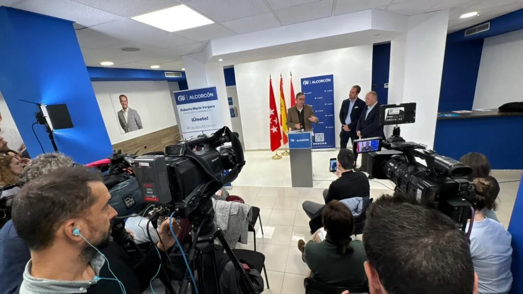 Roberto Marín Vergara lidera la defensa de los vecinos de Alcorcón frente al “tasazo de basuras” con el apoyo de Miguel Tell…