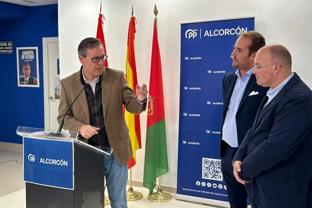 Roberto Marín Vergara lidera la defensa de los vecinos de Alcorcón frente al “tasazo de basuras” con el apoyo de Miguel Tell…