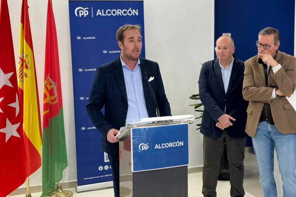 Roberto Marín Vergara lidera la defensa de los vecinos de Alcorcón frente al “tasazo de basuras” con el apoyo de Miguel Tell…