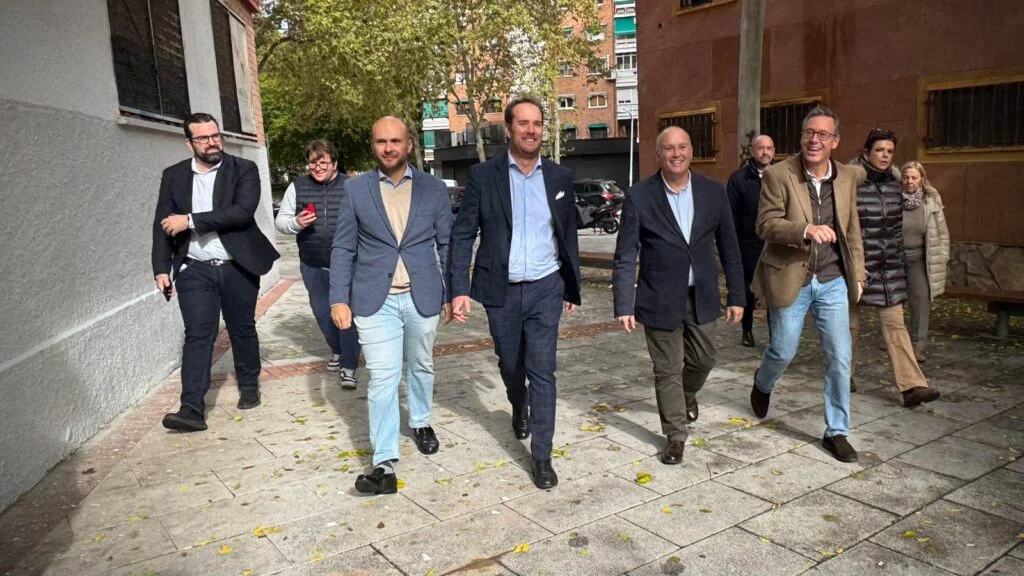 Roberto Marín Vergara lidera la defensa de los vecinos de Alcorcón frente al “tasazo de basuras” con el apoyo de Miguel Tell…