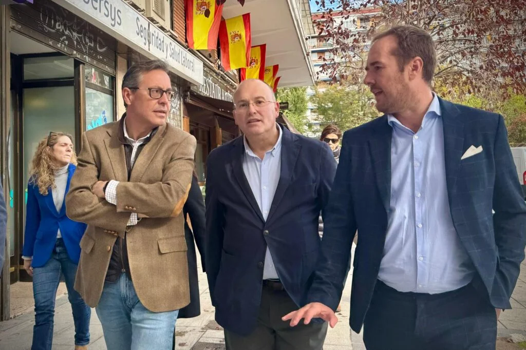 Roberto Marín Vergara lidera la defensa de los vecinos de Alcorcón frente al “tasazo de basuras” con el apoyo de Miguel Tell…