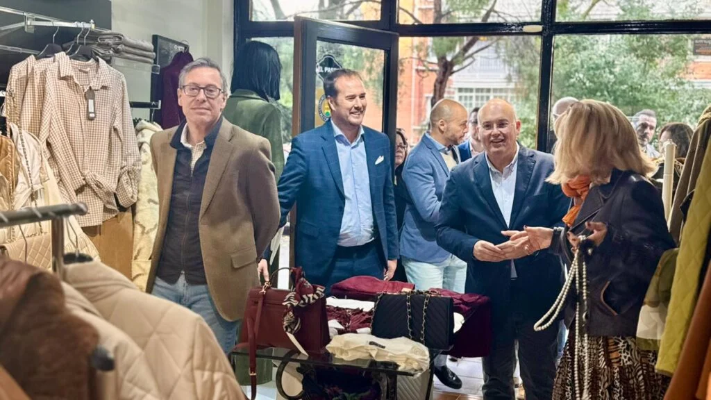 Roberto Marín Vergara lidera la defensa de los vecinos de Alcorcón frente al “tasazo de basuras” con el apoyo de Miguel Tell…