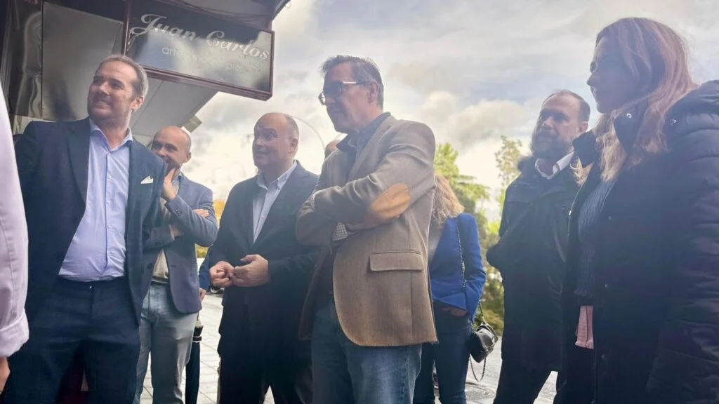 Roberto Marín Vergara lidera la defensa de los vecinos de Alcorcón frente al “tasazo de basuras” con el apoyo de Miguel Tell…