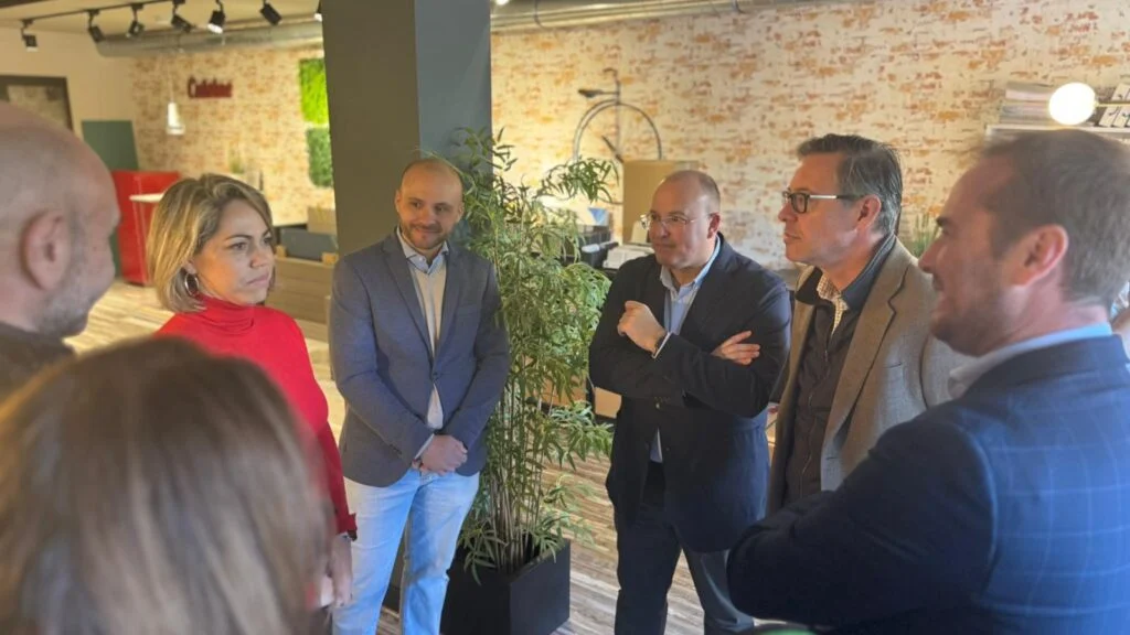 Roberto Marín Vergara lidera la defensa de los vecinos de Alcorcón frente al “tasazo de basuras” con el apoyo de Miguel Tell…